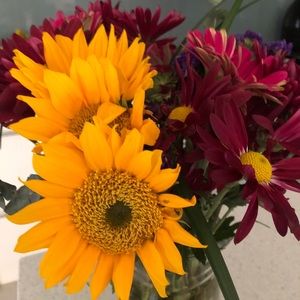 I’m your fellow Posher, Lucy Belle 💁🏻‍♀️💋